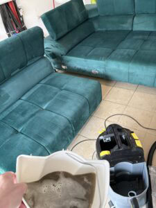 Tiszta, frissített kanapék Győrben, professzionális nagytakarítás.